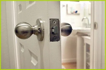 Expert Locksmith Services Frederick, CO 303-928-2661 - 14-unlock-door